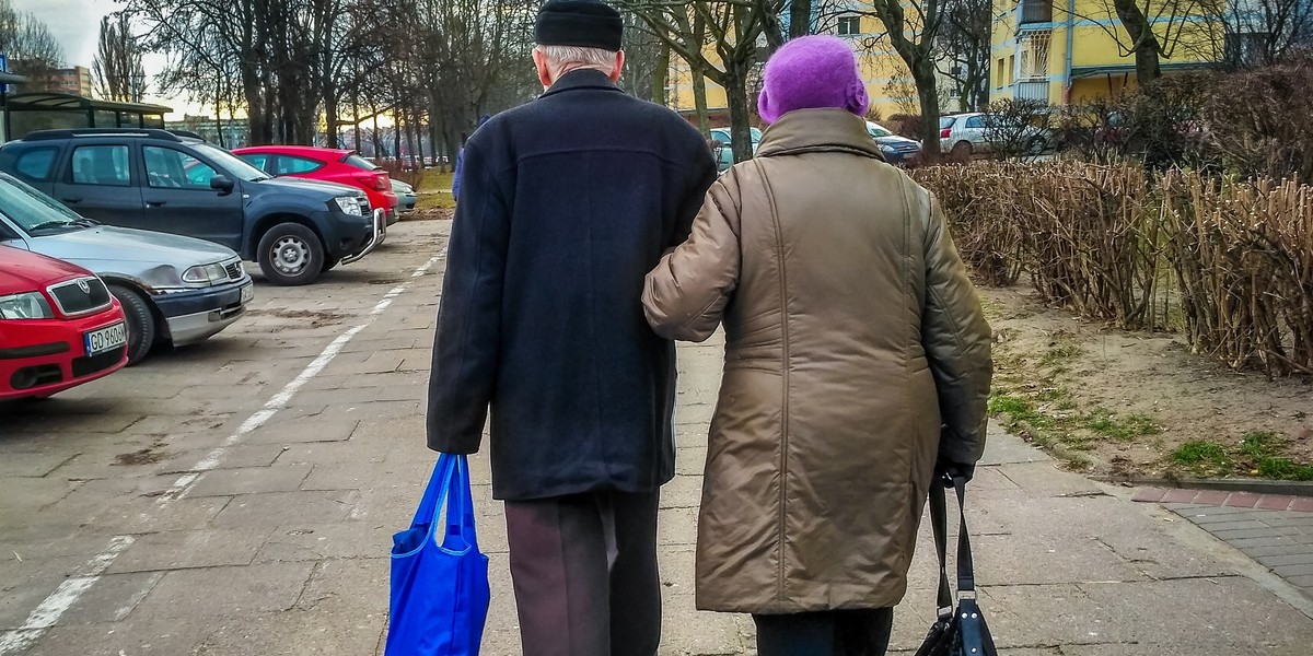 Handlowcy zapraszają starsze osoby na bezpłatne badania, a tak naprawdę celem jest sprzedaż produktów - informuje UOKiK