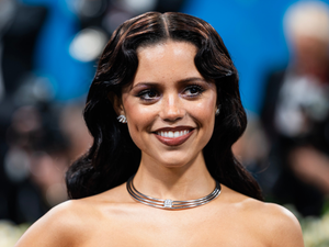 Sabrina Carpenter nadrág nélkül lépett a vörös szőnyegre, Jenna Ortega érzéki dekoltázsa minden képzeletet felülmúlt - íme, a 2025-ös Met-gála legpikánsabb meztelenruhái