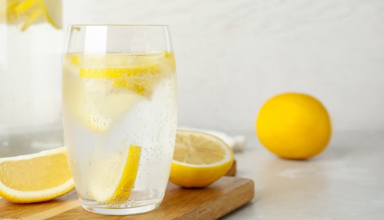 Most akkor jó vagy rossz, ha szénsavas vizet iszunk?