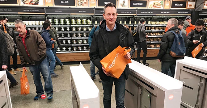 Brak kolejek, brak stresu: zdaniem naszego reportera trudno sobie wyobrazić łatwiejsze zakupy niż te w Amazon Go. Rozliczenie odbywa się przez konto klienckie Amazon. Można też anulować zakupy i zwracać produkty.