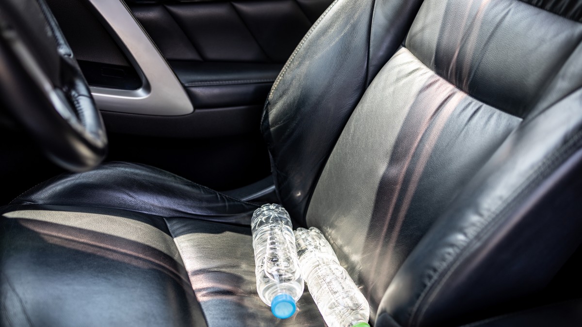 Držanje vode u plastičnim flašama u vrućem automobilu može biti rizično po zdravlje