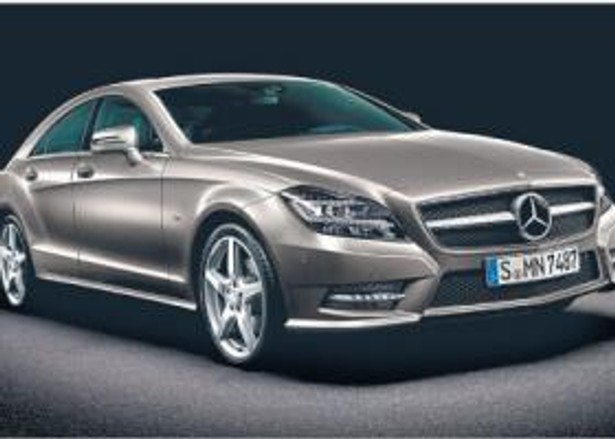 Mercedes CLS Chętnie kupiłbyś rasowe auto sportowe, ale musisz myśleć także o rodzinie? Mercedes ma coś w sam raz – czterodrzwiowe coupe, które w topowej 525-konnej wersji AMG może wywoływać mdłości u podróżnych. Cena: od 276 000 zł Fot. Materiały prasowe (9)