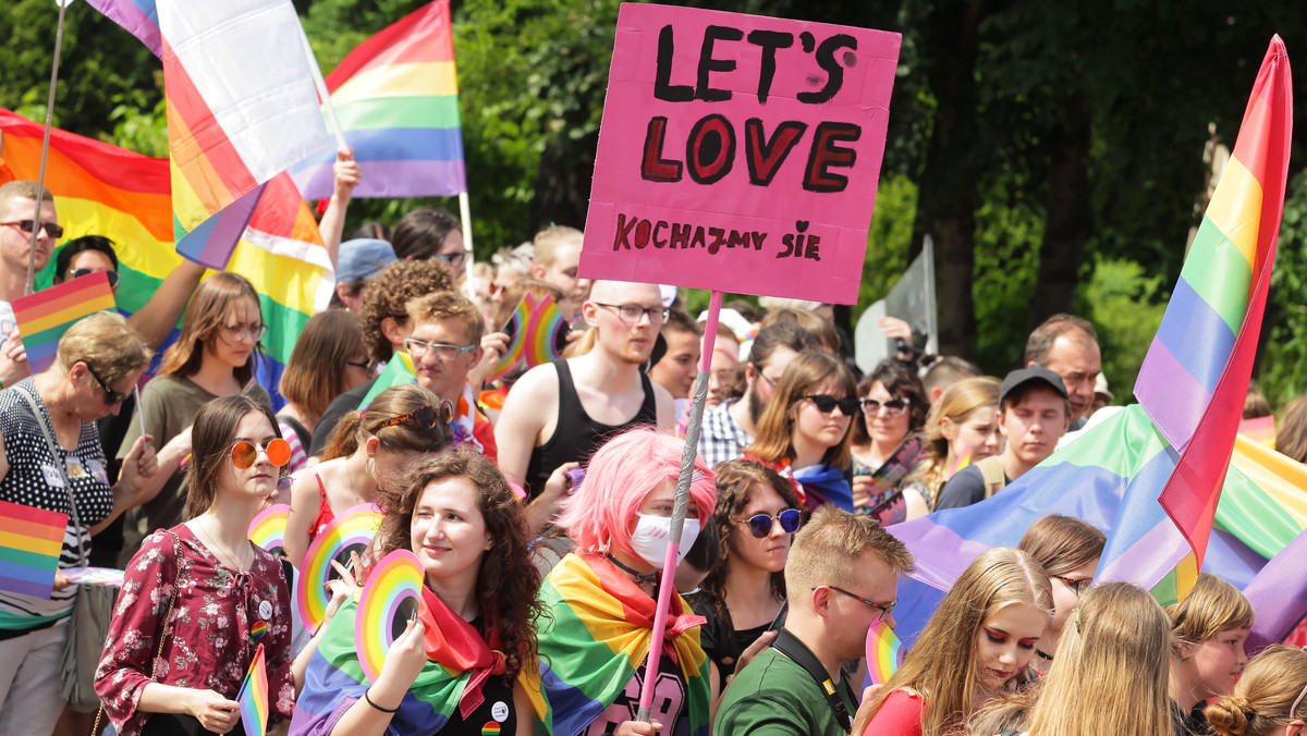 Pierwszy w historii miasta Marsz Równości przeszedł w dzisiaj z ulicy Bałtyckiej w Olsztynie na plażę miejską. Zdaniem organizatorów w marszu wzięło udział ok. 500 osób. Policja nie odnotowała żadnych incydentów.