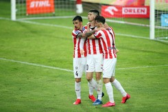 Najpierw samobój, potem bramkarz wpadł z piłką do bramki. Pogoń 'sama' pokonała się w Krakowie