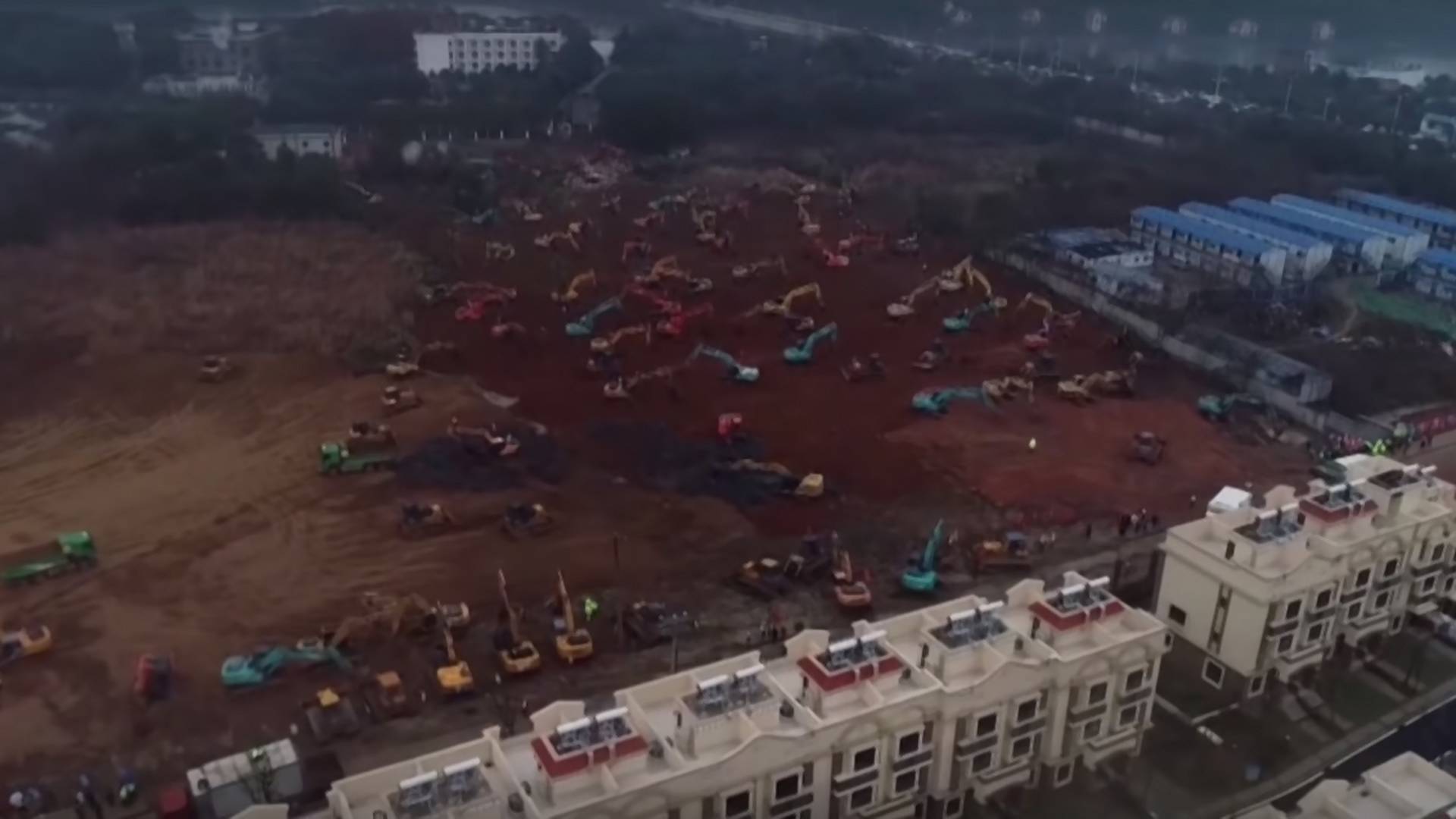 Kinezi za dva dana izgradili bolnicu a Srbi i dalje prevću kocke