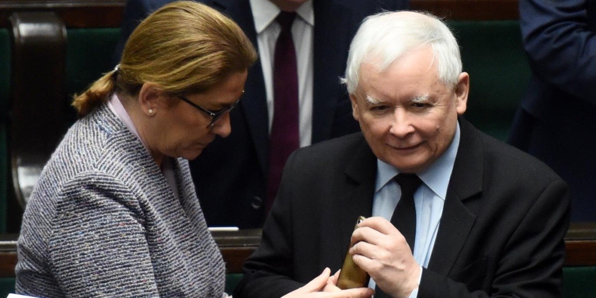 To dlatego Kaczyński nie odebrał awizo? Mazurek tłumaczy