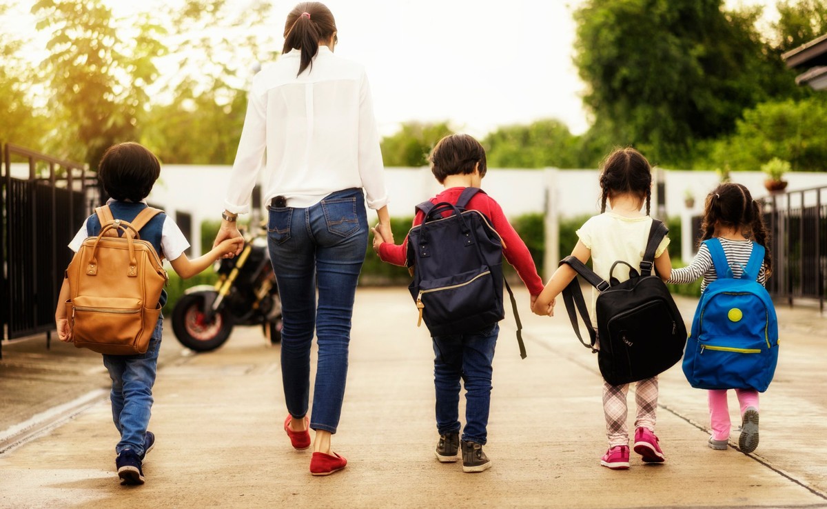 Walk to school day