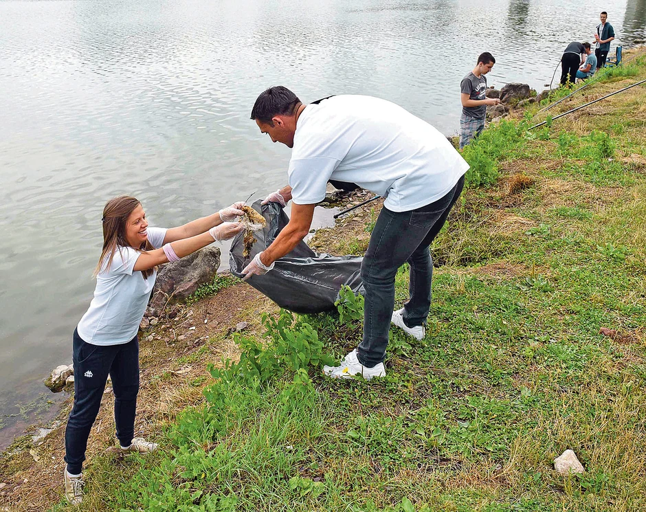 U akciji učestvovali volonteri, komunalci, zaposleni u opštini, crvenom krstu, "Megleu", učenici, lovci, planinari... 