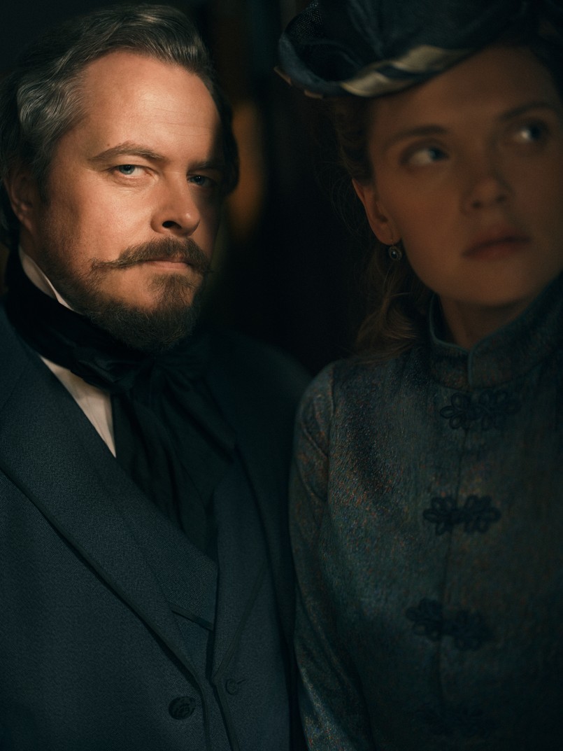 Tomasz Schuchardt jako Stanisław Wokulski i Sandra Drzymalska jako Izabela Łęcka w serialu "Lalka"