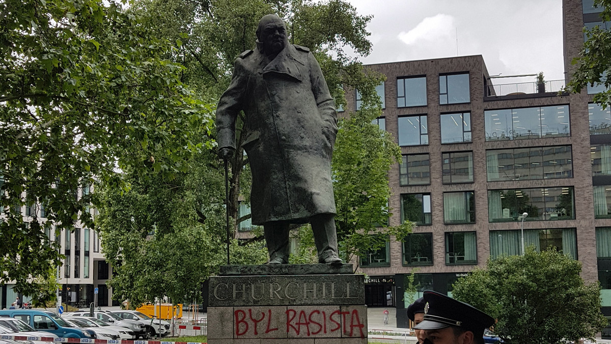 Czechy: pomnik Chruchilla w Pradze z napisem "Był rasistą. Black Lives Matter"