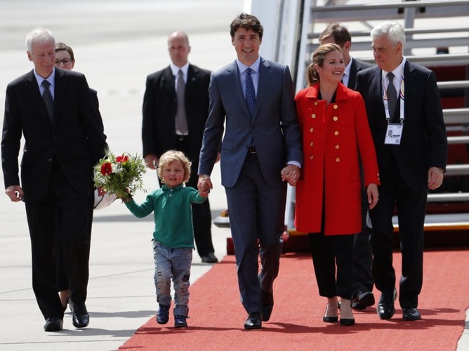 Justin i Sophie Gregoire Trudeau z synem Hadrienem