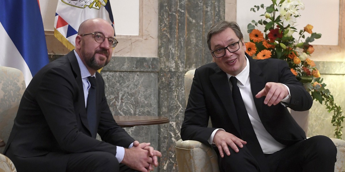 Charles Michel (po lewej) i Aleksandar Vuczić na spotkaniu w Belgradzie.