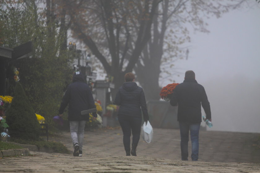 Prezydent Przemyśla nie zamknął cmentarzy. Tak to tłumaczy