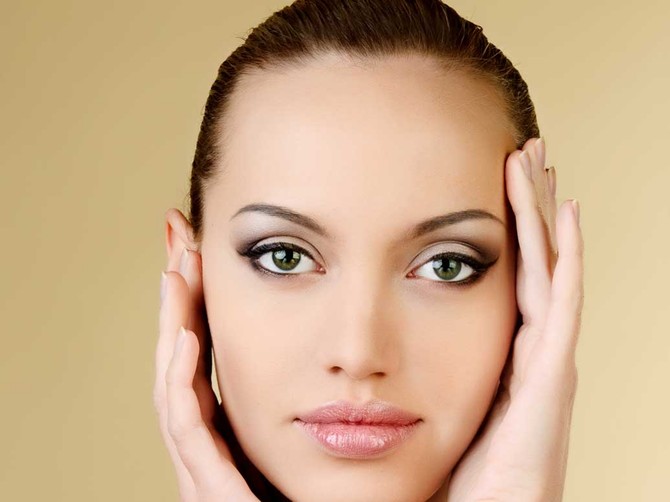 5350_stock-photo-portrait-of-sexy-woman-with-beautiful-eyes-and-lips-shutterstock_42009127