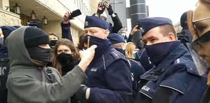 Polskie miasto odcięło środki dla policji. Przez brutalność na strajkach