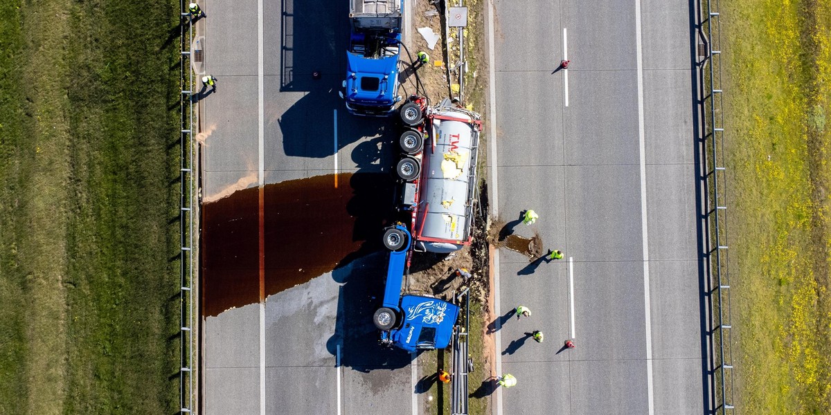 Wypadek z udziałem cysterny na autostradzie A2.