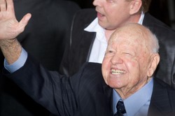 Rodzina kłóci się nad grobem Mickeya Rooneya