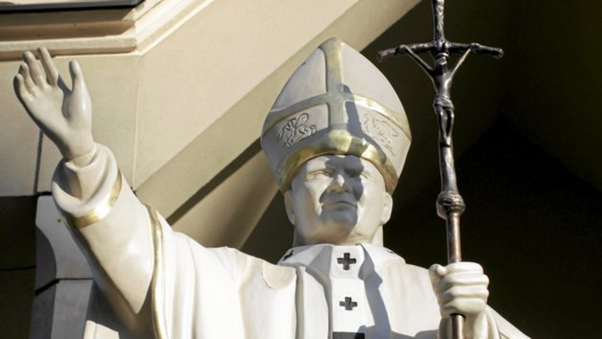 Jakie wizerunki Jana Pawła II znajdą się teraz w kościołach?