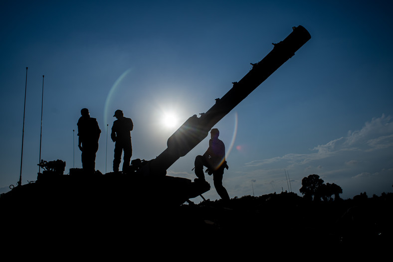 Wojska izraelskie gromadzą się w pobliżu granicy ze Strefą Gazy