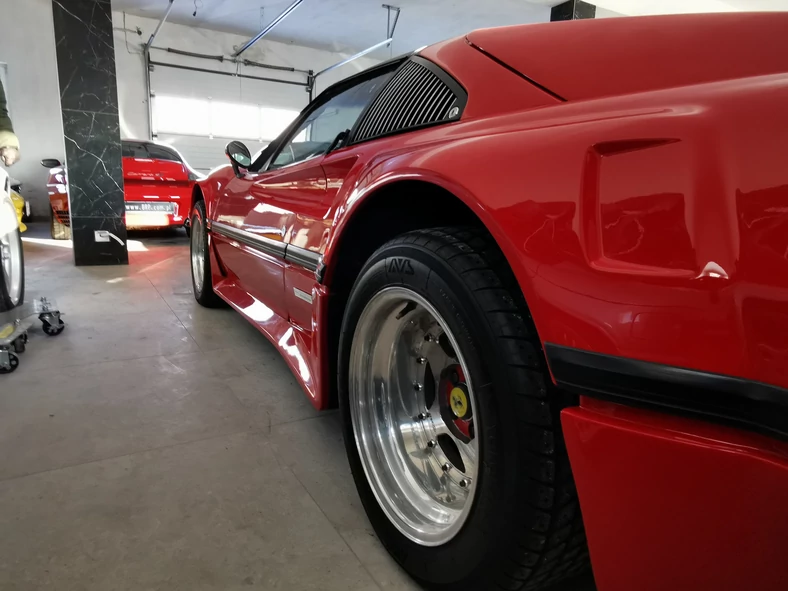 Ferrari 308 GTS Koenig Specials: ten samochód jest wybitnie ładny. Może nie bardzo nadaje się do codziennej jazdy, ale jako ozdoba kolekcji jest idealny