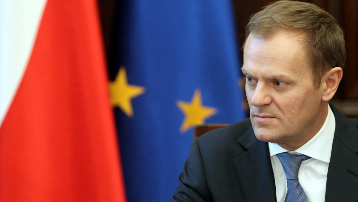 Premier Donald Tusk zapowiedział, że jeszcze w piątek po powrocie z Brukseli będzie miał spotkanie ws. sytuacji w Syrii. Pytany o działania polskich dyplomatów ws. przekazania polskiej ambasadzie w Damaszku ciał dwojga zachodnich dziennikarzy odparł: "to są delikatne kwestie".