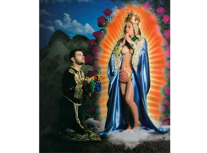 Hiszpańska organizacja gejów, lesbijek i osób transsesksualnych wydała kalendarz, do którego zapozowali członkowie organizacji. Cały dochód ze sprzedaży kalendarza ma być przeznaczony na działalność statutową stowarzyszenia