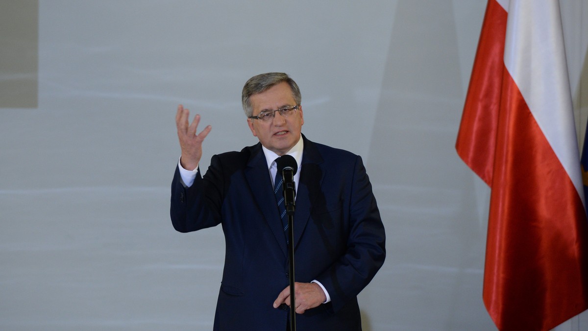 Prezydent Bronisław Komorowski zadeklarował podczas dzisiejszego spotkania z politykami PO, że chce być częścią szerokiego frontu, który do jesiennych wyborów parlamentarnych pójdzie po to, by bronić dorobku 26 lat Polski wolnej, demokratycznej i proeuropejskiej.