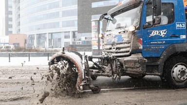 Miasta mają duży problem. Sól drogowa i odśnieżanie coraz droższe [RAPORT ONETU]