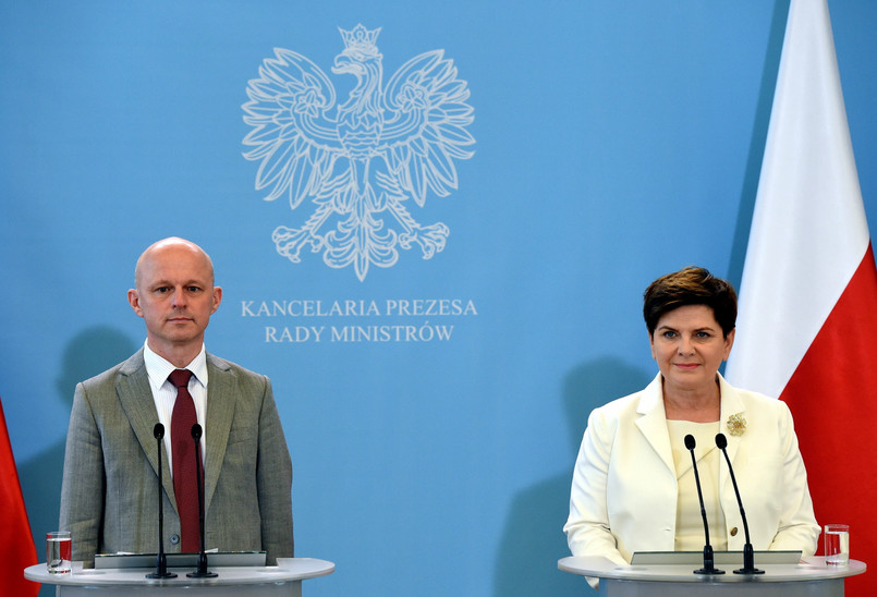 Premier Beata Szydło i minister finanasów Paweł Szałamacha podczas konferencji prasowej po posiedzeniu rządu.