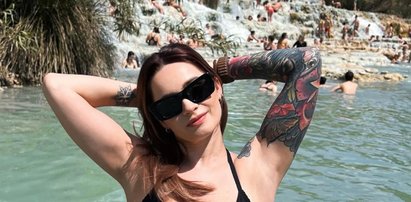 Ewelina Lisowska kusi fanów kusym bikini. A oni pieją z zachwytu... "Syreno piękna!"