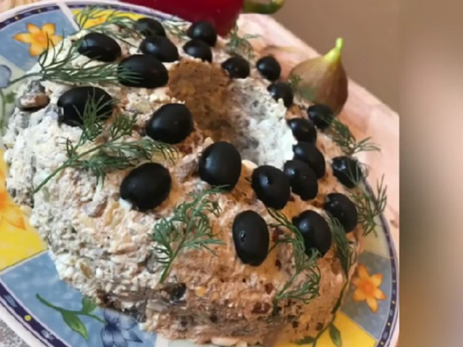Šumska pileća salata je 100 puta ukusnija od ruske i mimoze, a sprema se brže! 