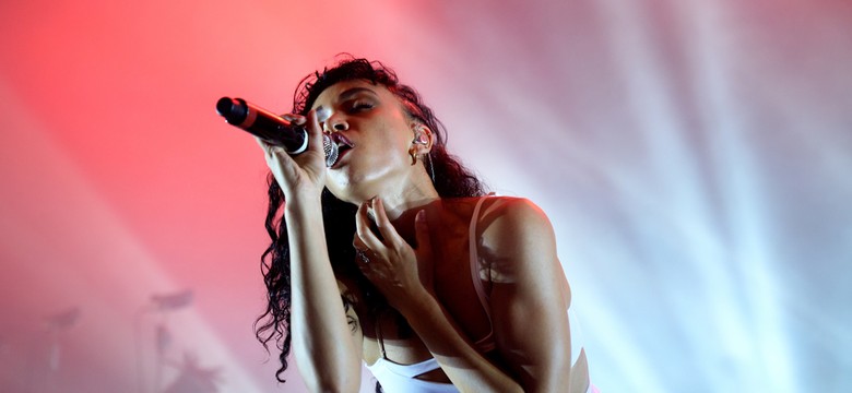 FKA Twigs zapowiada album "Magdalene" nagraniem "Home With You" [WIDEO]