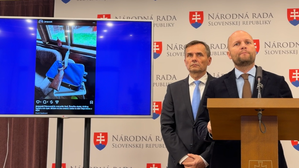 Jaroslav Naď na tlačovej konferencii