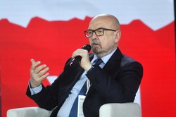 Legutko: UE chce "produkcji" prymitywów o umysłowości bolszewickiego politruka