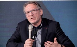 Prezes mBanku: Kreowanie kursu walutowego jako podstawa unieważnienia umów kredytowych? Prawnie wątpliwe [WYWIAD]