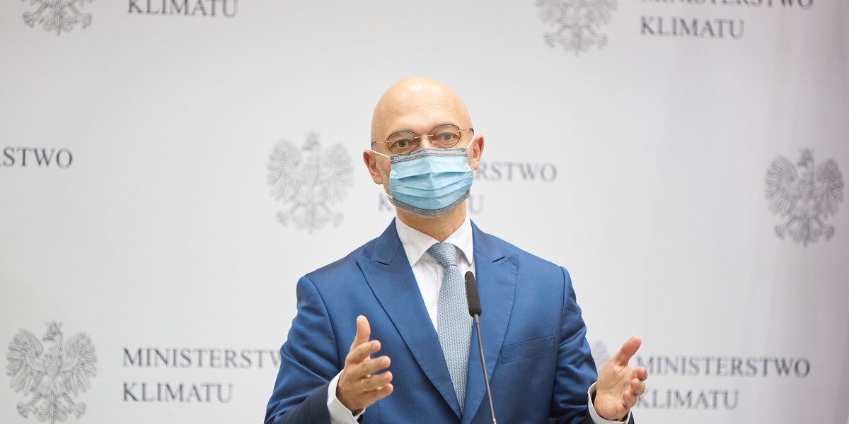 Minister klimatu Michał Kurtyka (na zdj.) zadbał o to, żeby ciepłownie miały czym zapłacić za wyższe ceny praw do CO2. Inaczej mogą bankrutować. Czy minister finansów, który te pieniądze dostanie zadba o to, żeby nam obniżyć stosowne podatki? Zapytaliśmy.