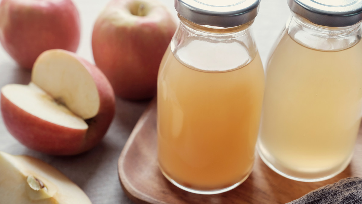 Ocet jabłkowy. 10 powodów, dla których warto go pić