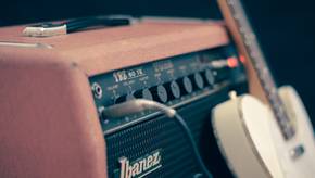 Verstärker mit Lautsprecher für Akustikgitarren und E-Gitarren im Vergleich