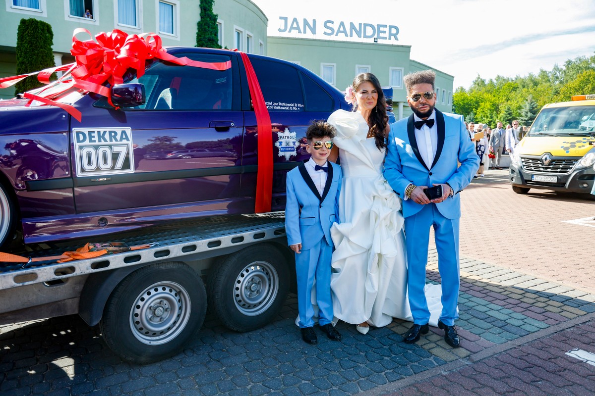 Krzysztof Rutkowski junior dostał w prezencie komunijnym sportowe auto. Teraz odcina się hejterom