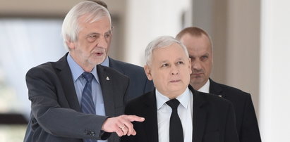 Kaczyński trzyma nóż w kieszeni