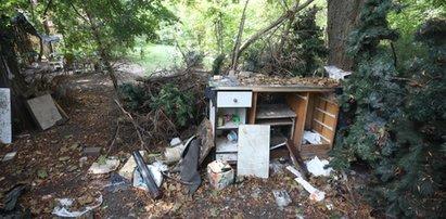 Piękny park w sercu Warszawy zmienił się w koczowisko dla bezdomnych. Mieszkańcy mają dość