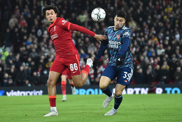 Trent Alexander-Arnold i Gabriel Martinelli