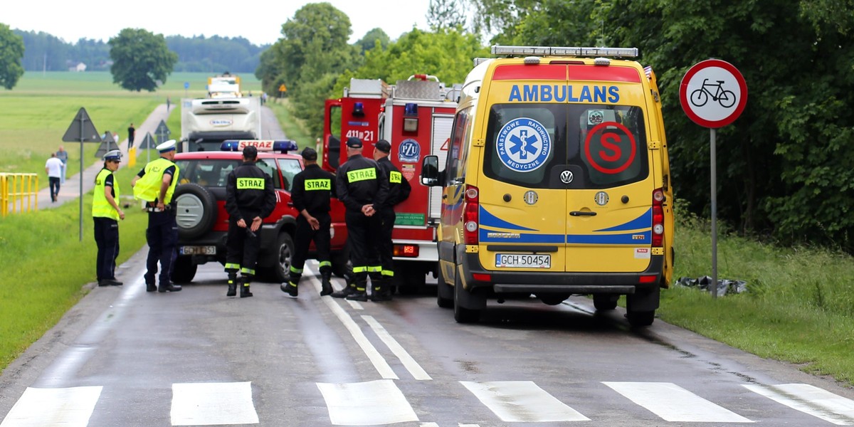 Tragiczny wypadek z udziałem karetki pogotowia koło Chojnic