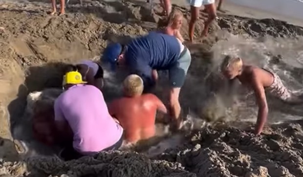 Deca, rupa na plaži