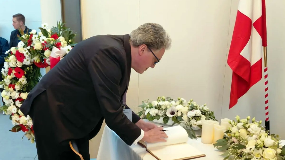 ambasador Ivan Trifunović na komemoraciji u Martinjiju