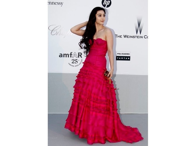 Różowa suknia Louis Vuitton i rozpuszczone włosy, czyli Fan Bingbg w bardziej naturalnej odsłonie