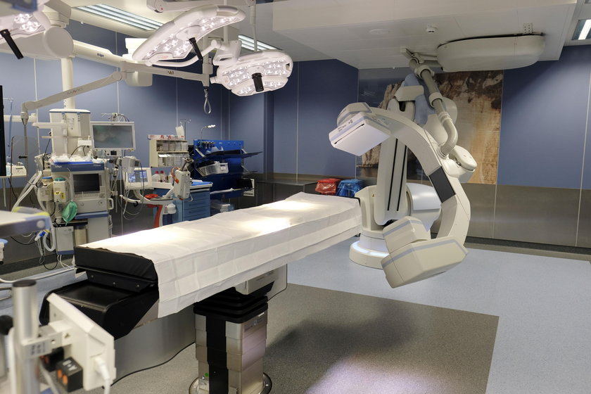 Nowy blok operacyjny ze zrobotyzowanym angiografem otwarto w GCM na Ochojcu