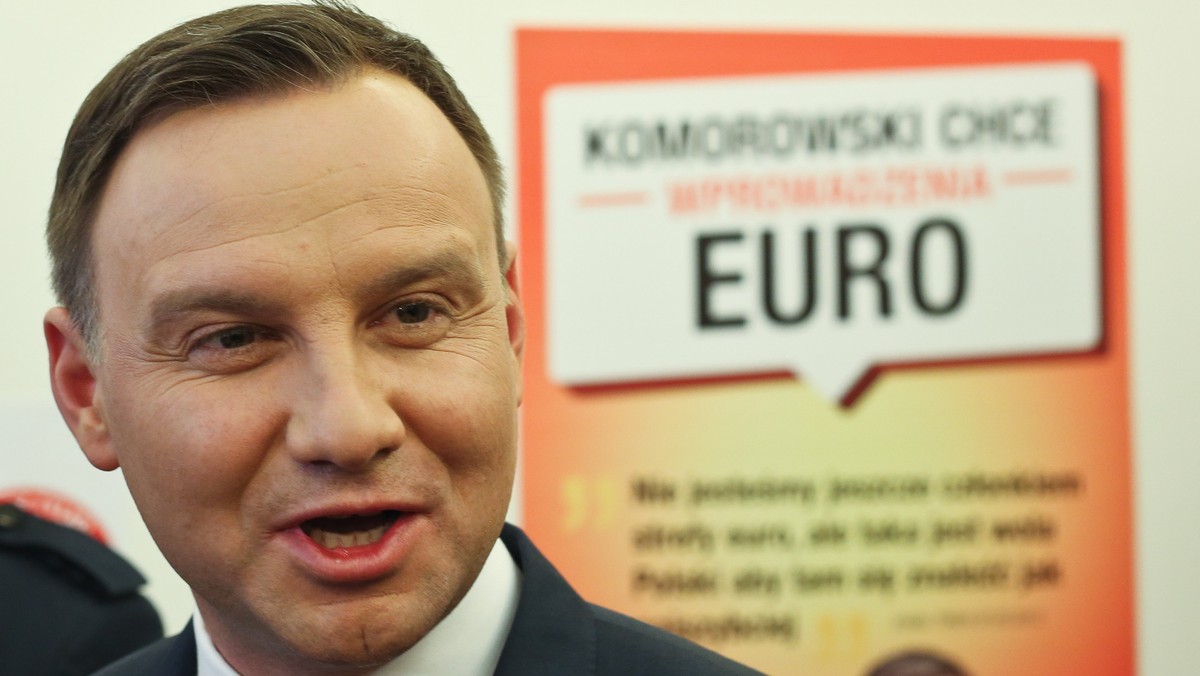 "Tak" dla Unii Europejskiej, ale "nie" dla euro do czasu, gdy w Polsce zaczniemy zarabiać tak, jak na zachodzie Europy" - mówi w nowym spocie Andrzej Duda. Kandydat PiS przekonuje, że w wyborach "zdecydujemy, czy chcemy rozwoju z polskim złotym, czy biedy z walutą euro".