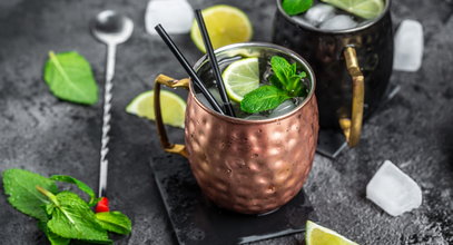 Moscow mule. Brzmi kontrowersyjnie, a jak smakuje! Poznaj przepis na sylwestrowego drinka