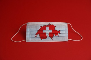 Szwajcaria znosi niemal wszystkie restrykcje covidowe
